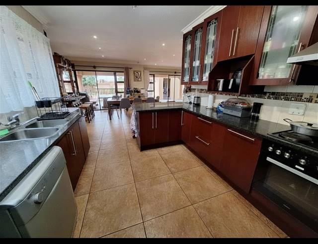 4 BEDROOM HOUSE FOR SALE IN VANDERBIJLPARK SE 8